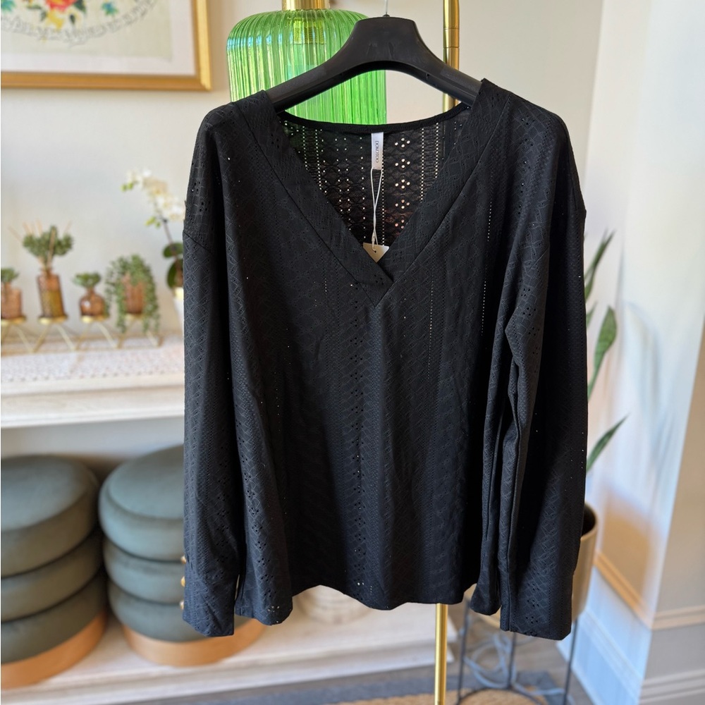 NWT Dokotoo Black V-Neck Women's Top